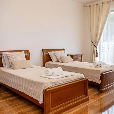 2br Seaside Escape With Parking At Port Palace By Flat Mаnager Апартамент *