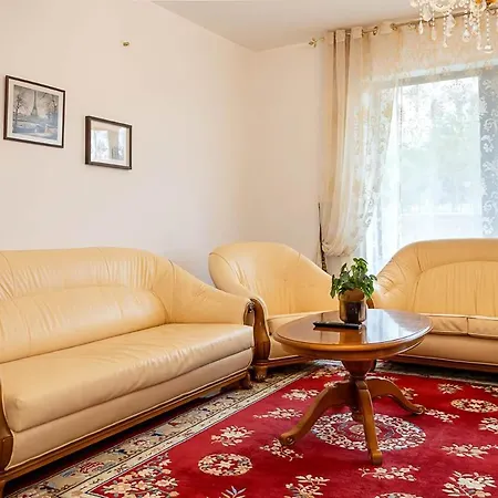 Апартамент 2br Seaside Escape With Parking At Port Palace By Flat Mаnager