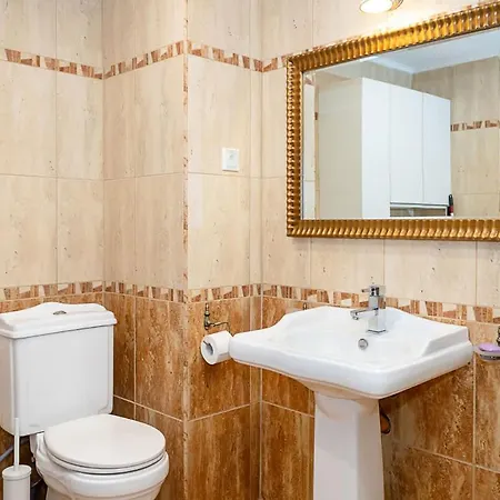 Апартамент 2br Seaside Escape With Parking At Port Palace By Flat Mаnager *
